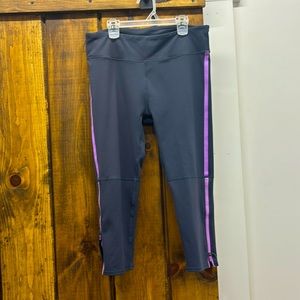 Fabletics Capri athletic leggings. Never worn. Size Large